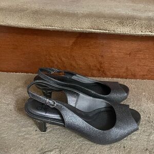 Life Stride Silver Slingback Heels Women's Size 7.5 M